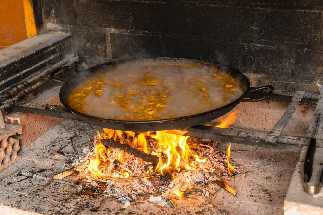 Read more about the article How to make wood-fired paella